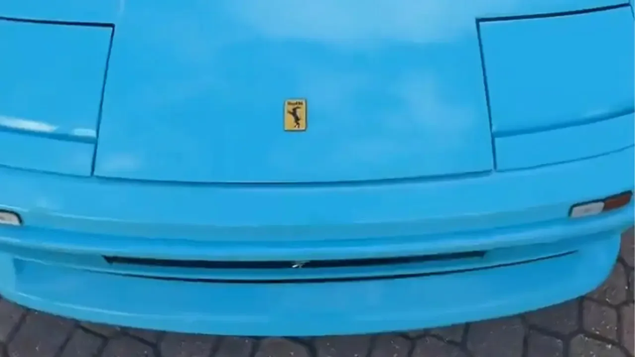 Close-up of the Grotti prancing-rabbit badge fitted to the real Ferrari Testarossa seen in Miami (photo: Tallglassofwada, via Rockstar Actu)